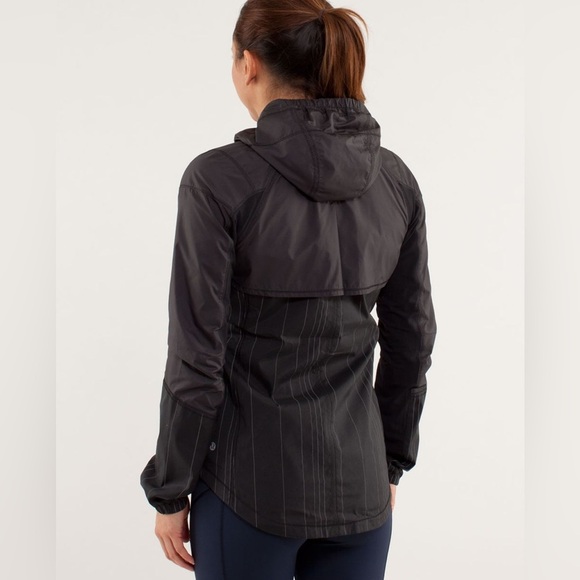 NEW Lululemon Run: Get Up And Glow Jacket *Reflective 360 - Picture 9 of 14